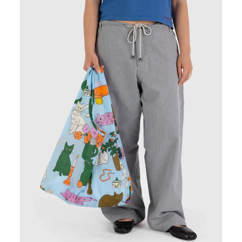 Standard Reusable Tote: Table Cats