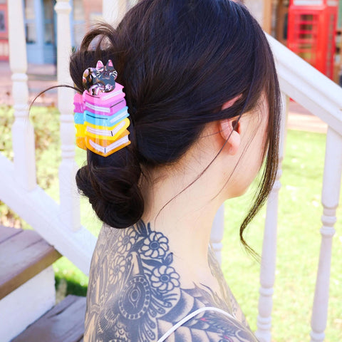 Book Stack Kitty Hair Claw