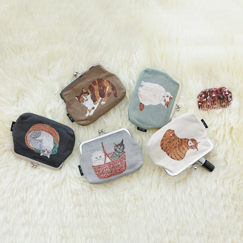 Brown Cat Clasp Pouch